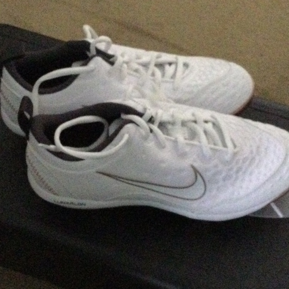 Nike hyper diamond lunarlon softball cleats